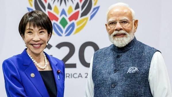 प्रधानमंत्री नरेंद्र मोदी और जापान की प्रधानमंत्री सानाए ताकाइची की शिखर वार्ता के दौरान द्विपक्षीय बैठक की तस्वीर