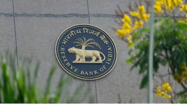 महंगाई बढ़ने के संकेत के बीच RBI की मौद्रिक नीति और भारतीय अर्थव्यवस्था की प्रतीकात्मक तस्वीर